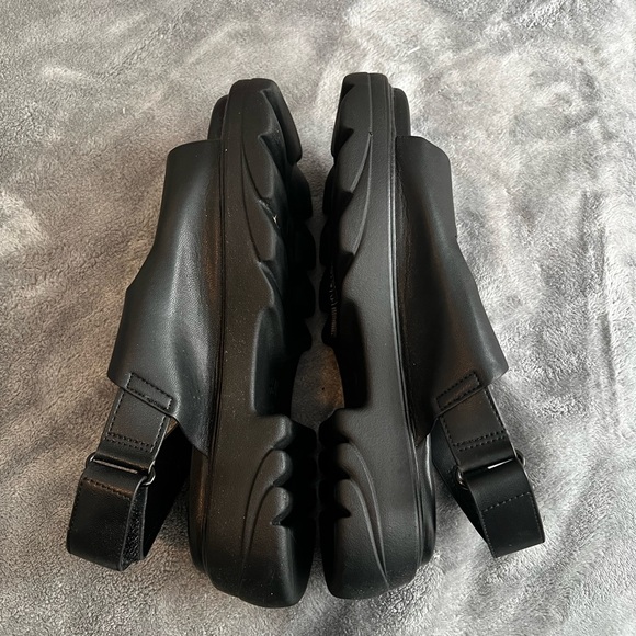 H&M NEW WITHOUT TAGS Velcro & Buckle Sandals - Picture 4 of 6